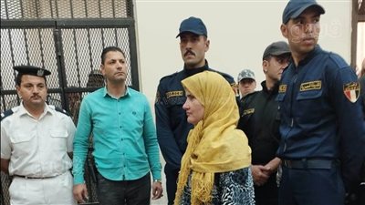 وصول اللجنة الخماسية المكلفة بالكشف عن قاتلة نجلها بالشرقية لجنايات الزقازيق