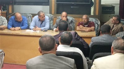 وكيل تعليم سوهاج يبحث ترشيد الكهربائية في المؤسسات