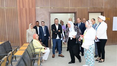 رئيس جامعة المنصورة الأهلية يستقبل لجنة المجلس الأعلى للجامعات 