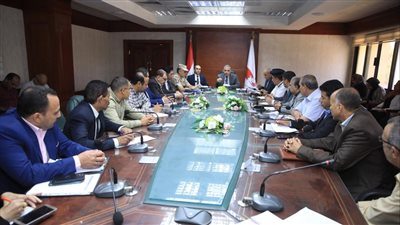 محافظ سوهاج يتابع تجهيزات مجمعات الخدمات الحكومية بقرى حياة كريمة