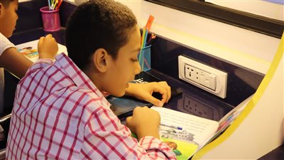 أتوبيس مكتبة مصر العامة المتنقلة يزور مركز حوش عيسى بالبحيرة (صور)
