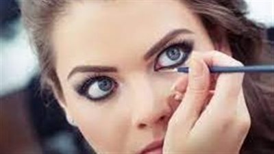 تفسير حلم وضع الكحل في المنام وعلاقته بالتخلص من المشكلات وتحسين الوضع 
