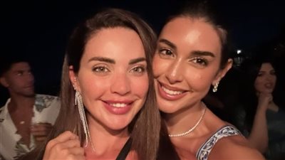 داليدا خليل برفقة ياسمين صبري في أحدث ظهور من الساحل الشمالي