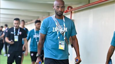 وصول لاعبي الزمالك إلى ستاد الملك فهد استعدادا لمواجهة النصر السعودي (صور)