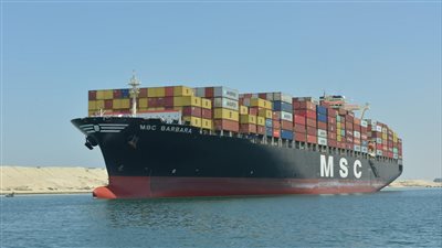 قناة السويس: عبور 83 سفينة بإجمالي حمولات صافية قدرها 4.8 مليون طن