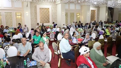 محافظ الشرقية يكرم الأمهات المثاليات 