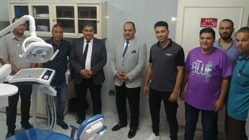 أحمد الشيخ يجتمع