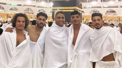 لاعبو الزمالك يؤدون مناسك العمرة قبل العودة إلى القاهرة (صور) 