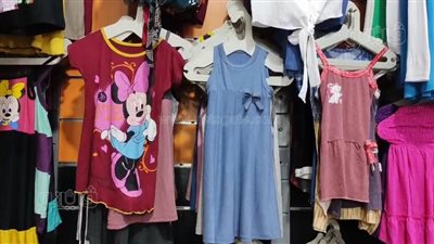 تخفيضات تصل لـ 25 %.. الأوكازيون الصيفي فرصة لشراء ملابس جديدة بأسعار مناسبة (فيديو وصور) 