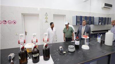 رئيس مياه أسيوط يتفقد معامل الصرف بالوادي الجديد لمتابعة سير العمل 