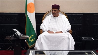 الخارجية الفرنسية: بازوم محتجز رهينة ليس لديه كهرباء ولم يستطع الوصول إلى هواتفه