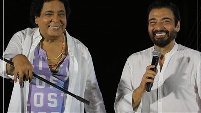 محمد منير يشعل العلمين الجديدة بباقة من أغانيه الشهيرة (صور)
