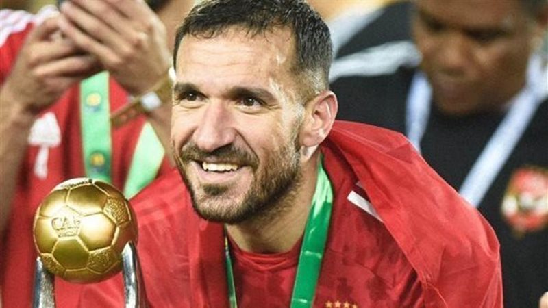 علي معلول لاعب الأهلي،