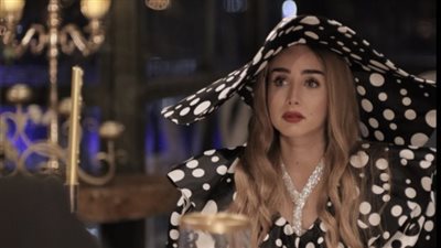 تجسد شخصية مصممة أزياء، أبرز إطلالات هنا الزاهد في مسلسل سيب وأنا أسيب (صور)