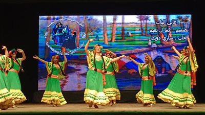 إقبال جماهيري كبير على حفل الفرقة القومية للفنون الشعبية بالإسكندرية (صور)