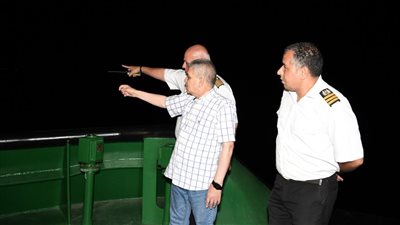 قناة السويس: تحديد موقع القاطرة الغارقة وانتظام الملاحة في اتجاه الجنوب
