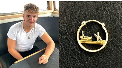 صياد هولندي يعثر على قرط ذهبي مفقود في البحر منذ 23 عاما (صور)