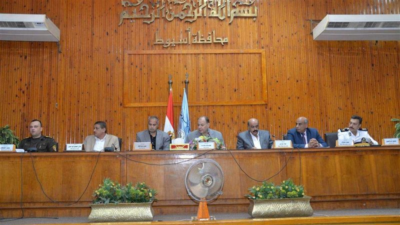 لقاء محافظ أسيوط،