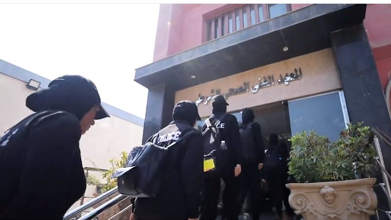 قبل غلق باب التقديم،