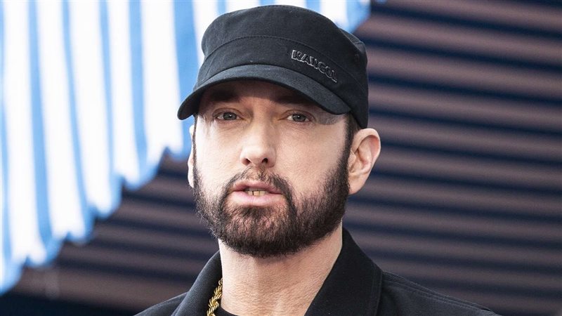 Eminem، فيتو