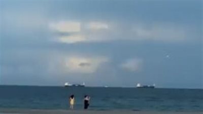 ظهور جسم غريب مضيء وسريع في السماء يثير مخاوف النشطاء (فيديو)