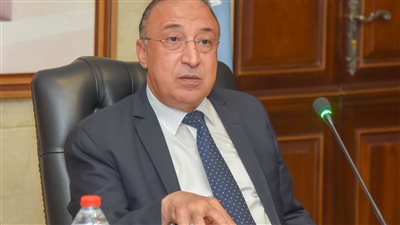 محافظ الإسكندرية يتابع بدء سريان قرار العمل أون لاين في المصالح الحكومية