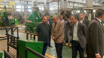  وزير قطاع الأعمال في زيارة مفاجئة لمصانع شركة اليايات ومهمات وسائل النقل