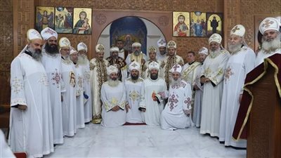 الأنبا نوفير يرسم كهنة جددًا بإيبارشية شبين القناطر 
