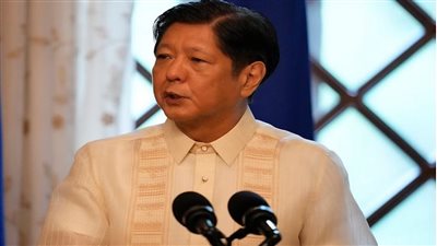 رئيس الفلبين يعد بتسوية النزاعات سلميًا بدون حروب