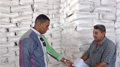 ضبط 35 طن أسمدة غير مطابقة للمواصفات القياسية بالبحيرة (صور)