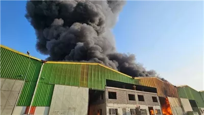 إخماد حريق داخل مصنع أدوية فى أكتوبر وإصابة 3 عمال 