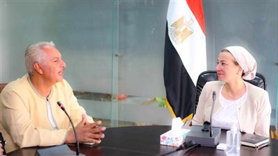وزيرة البيئة تبحث مع نقابة الفلاحين التعاون فى مجال المخلفات الزراعية ووحدات البيوجاز