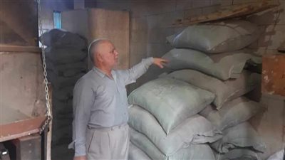 ضبط 4 أطنان قمح و3 مخازن لبيع البنزين في السوق السوداء بالمنيا 