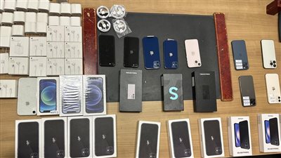 ضبط محاولتي تهريب 78 هاتف محمول وعقاقير مخدرة بمطار القاهرة