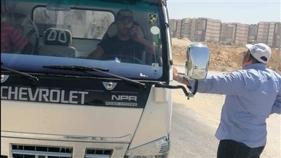 جهاز القاهرة الجديدة يشن حملة على سيارات النقل والخرسانة الجاهزة بمحاور وطرق التجمع 