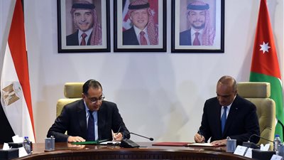 رئيسا وزراء مصر والأردن يشهدان توقيع 12 وثيقة في تعزيز التعاون الثنائي (صور) 