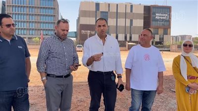 أولياء أمور طلاب جامعة كوفنتري ينظمون وقفة اعتراضا على زيادة الرسوم الدراسية (فيديو)