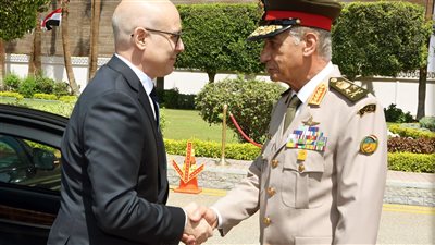 الفريق أول محمد زكي يلتقي وزير الدفاع لجمهورية صربيا 