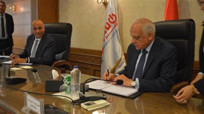 تجديد خطوط الصرف الصحي بميت عقبة وأرض اللواء في الجيزة (صور)