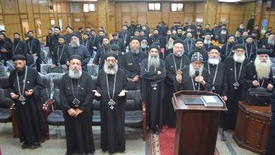  الأنبا مكاريوس يناقش ترتيبات الخدمة في إيبارشية المنيا