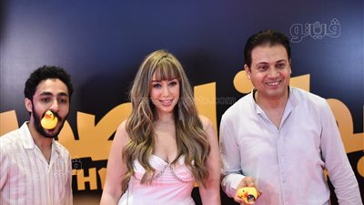 محمد عبد الرحمن توتا وفرح الزاهد وأنوشكا في العرض الخاص لفيلم البطة الصفرا (صور)