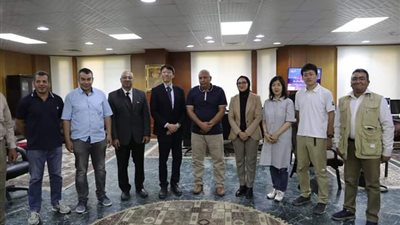 محافظ الوادي الجديد يبحث ورئيس مكتب 