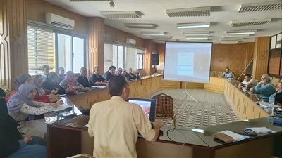 دورات تدريبية خاصة بمنظومة تراخيص المحال التجارية  للعاملين بالمراكز التكنولوجية في الإسماعيلية