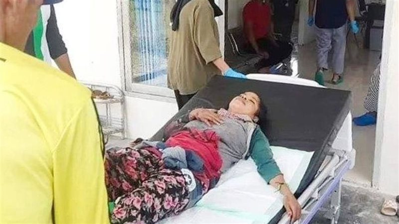 إمرأة تنجو من بين