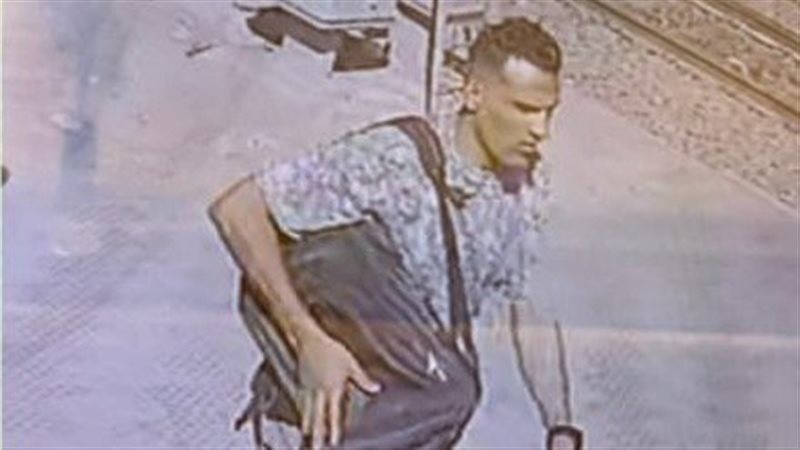المتهم بالسرقة حقيبة،