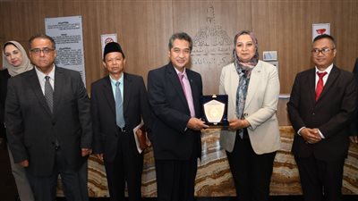 جامعة عين شمس تستقبل وفدًا اندونيسيا لبحث سبل التعاون المشترك