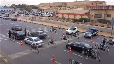 تحرير 1298 مخالفة التحدث في الهاتف المحمول أثناء القيادة أعلى الطرق 