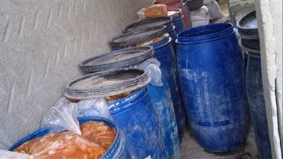 التحفظ على 100 كيلو مخلل فاسد داخل مصنع غير مرخص بالقليوبية