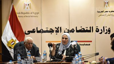 بالتعاون مع الهلال الأحمر، التضامن تجوب 14 محافظة لاستخراج كارت الخدمات المتكاملة من المنزل 