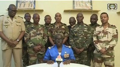 خطورة تغيير المسار الديمقراطي أهم أسباب زيارة نولاندي للنيجر، وعضو بالحزب الديمقراطي: أمريكا تهدد بقطع الدعم حال عدم الإفراج عن الرئيس بازوم وعائلته